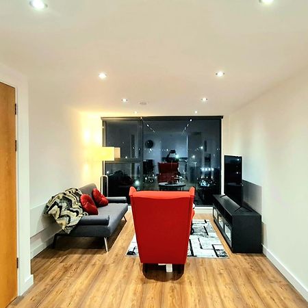 1-Bedroom Aprt In Salford- Freeparking- Sleeps3 マンチェスター エクステリア 写真