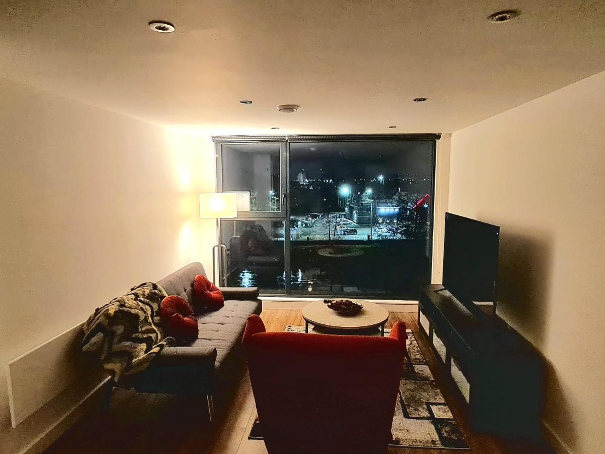 1-Bedroom Aprt In Salford- Freeparking- Sleeps3 マンチェスター エクステリア 写真